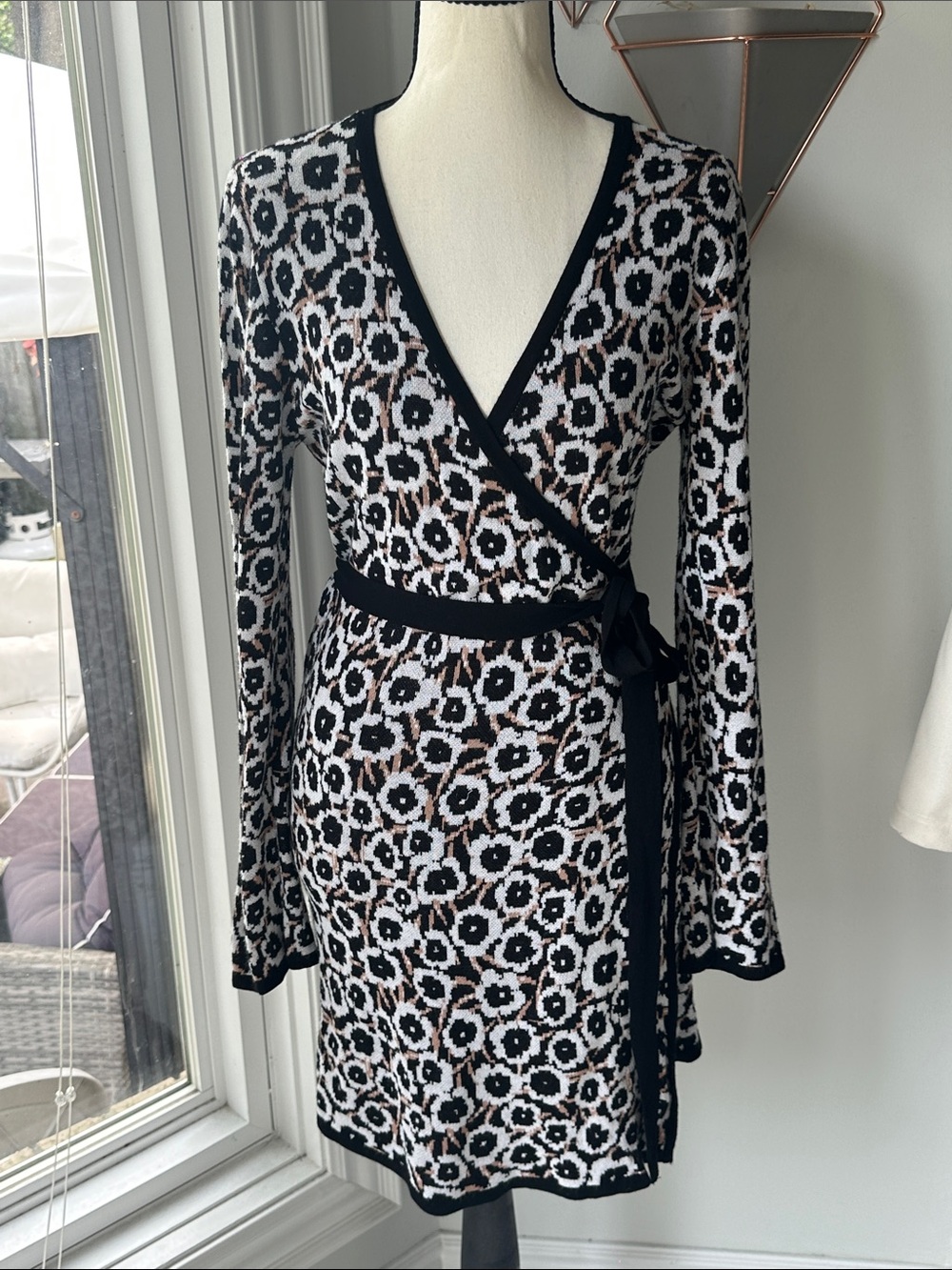 DIANE VON FURSTENBERG x Target Black White Tan Wrap Sweater Knit Dress Sz Medium